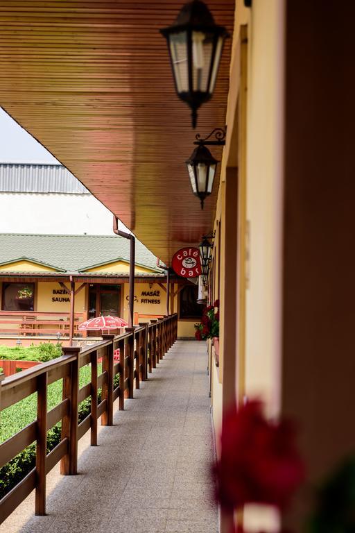 Hotel Slnecny Dvor Michalovce Exterior photo