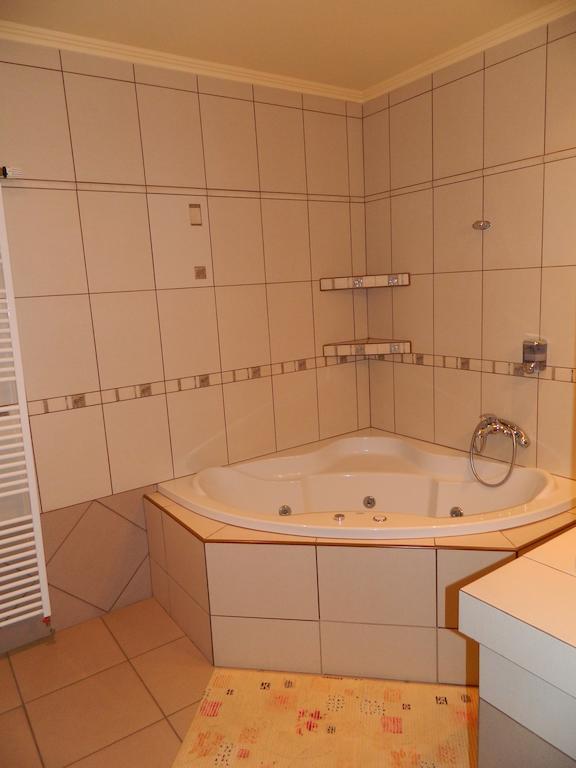 Hotel Slnecny Dvor Michalovce Room photo